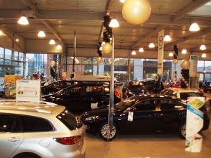 De fraaie showroom van Rotel Auto's Breda is deze weken extra feesgtelijk aangekleed..