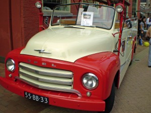 Veel gebruikte auto in ons land, de Opel Blitz. Hier als bluswagen voor de brandweer uit Lopik..