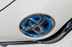 Full-Hybrid-Toyota-Prius-Wagon-exterieur-20-
