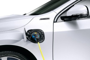 Volvo-S-60-L-Plug-In-Hybrid-Concept-side white