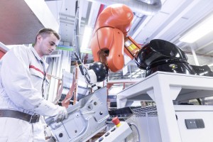 Neue Mensch-Roboter-Kollaboration in der Audi-Produktion