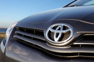 Toyota logo op neus