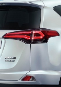 20150326-02-Hybride-aanbod-nog-breder-met-Toyota-RAV4-Hybrid