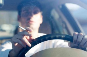 Roken in de auto