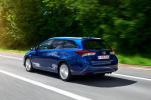 20150602-28-Nieuwe-Toyota-Auris-de-enige-14-procent-Wagon-met-standaard-automaat-en-up-to-date-actieve-veiligheid-Touring-Sports