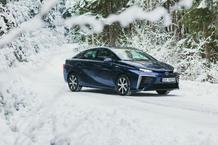 Toyota Mirai-1__in snow